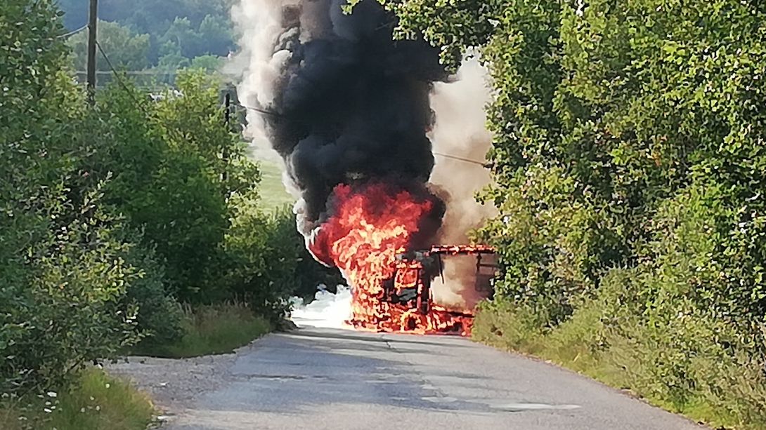 Soud zprostil řidiče kamionu viny za nehodu u Rokycan, při které uhořel motorkář